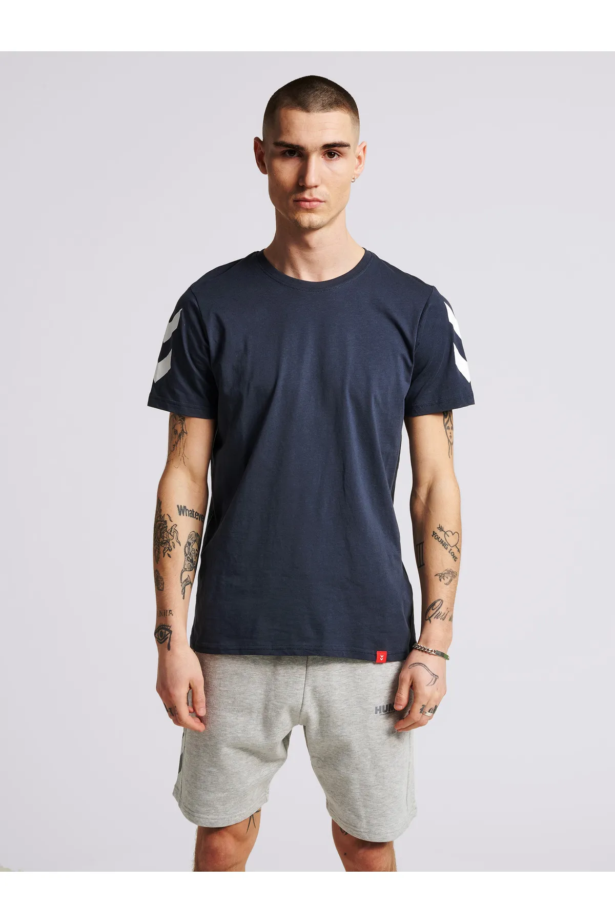 hummel  hmlLEGACY CHEVRON T-SHIRT