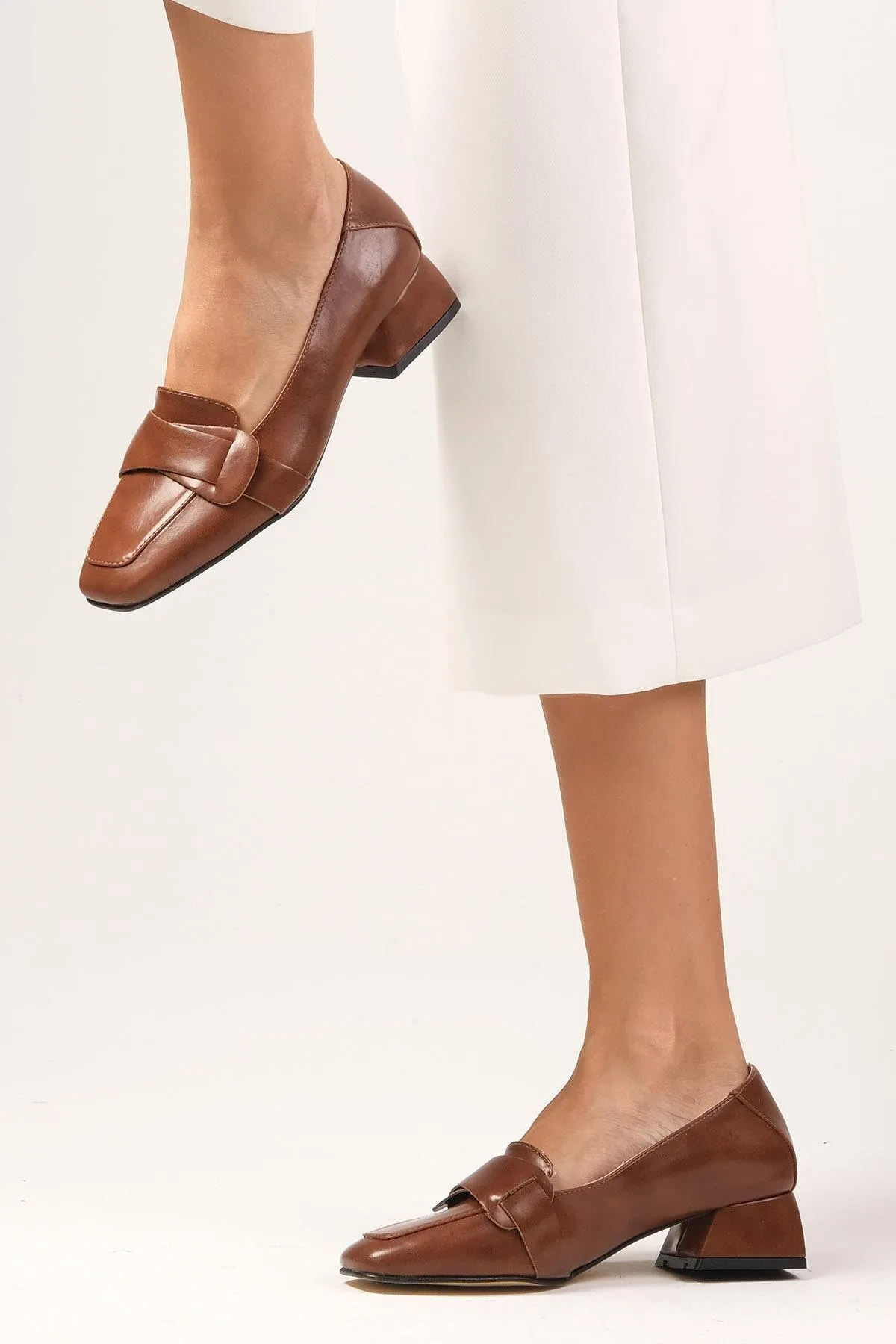 Mio Gusto  Anneka Brown Blunt Toe Damenschuhe mit kurzem Absatz