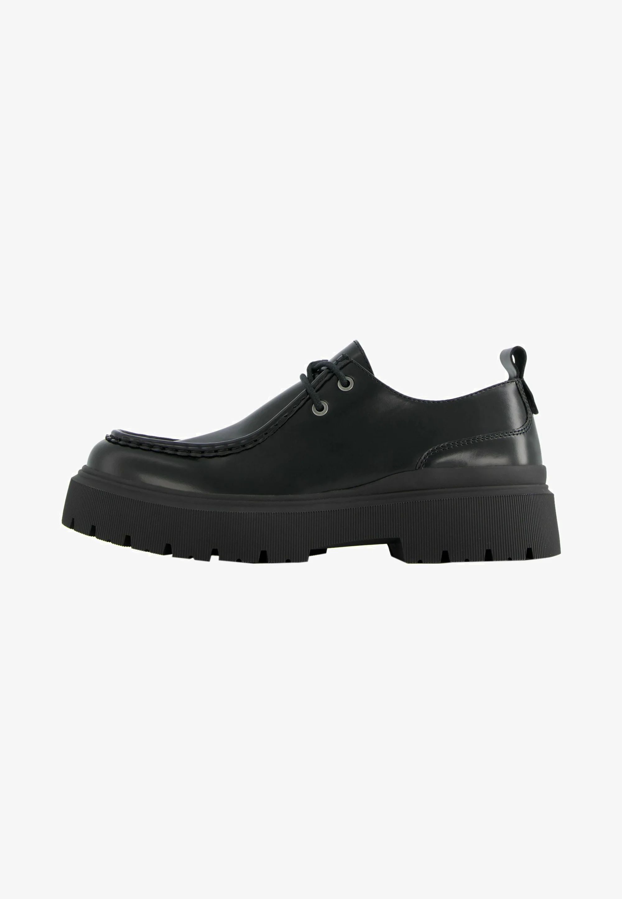 Zapatos con cordones elegantes de Bershka