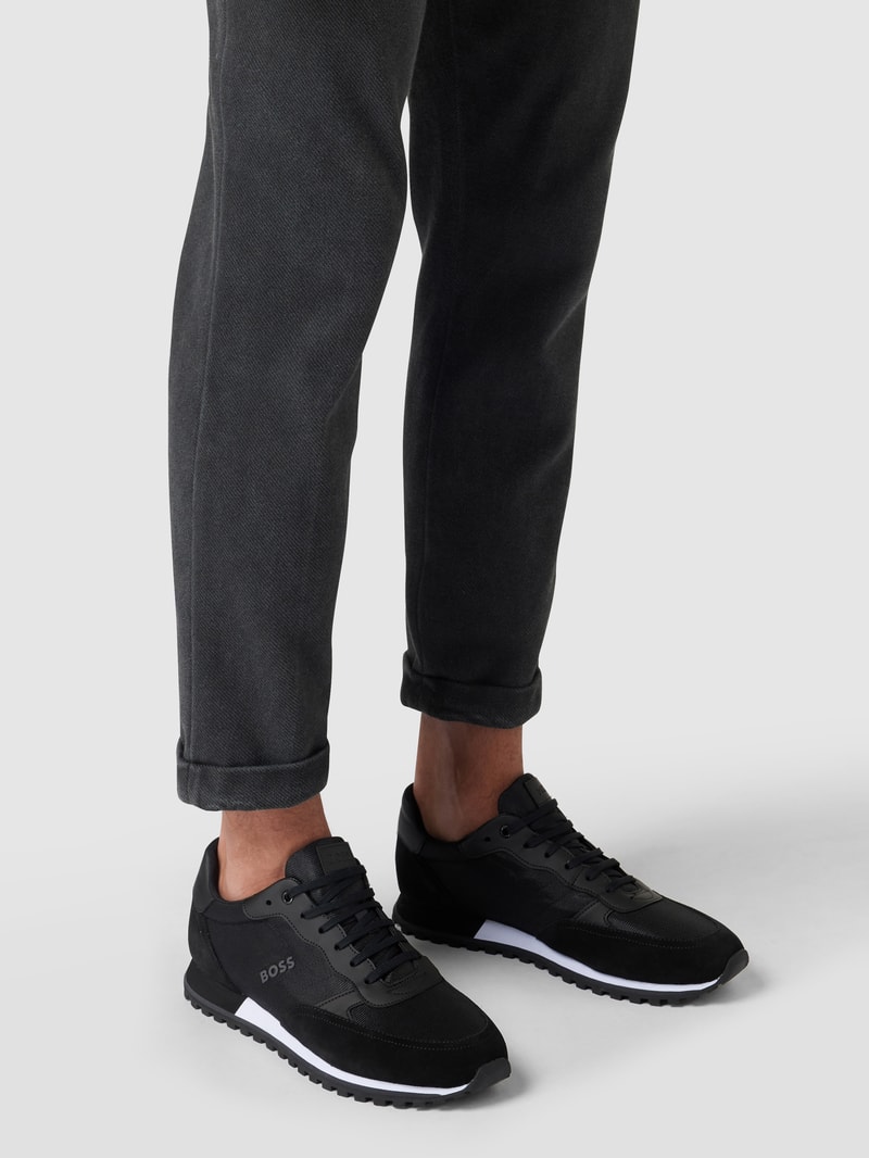 Sneaker mit Kontraststreifen in schwarz