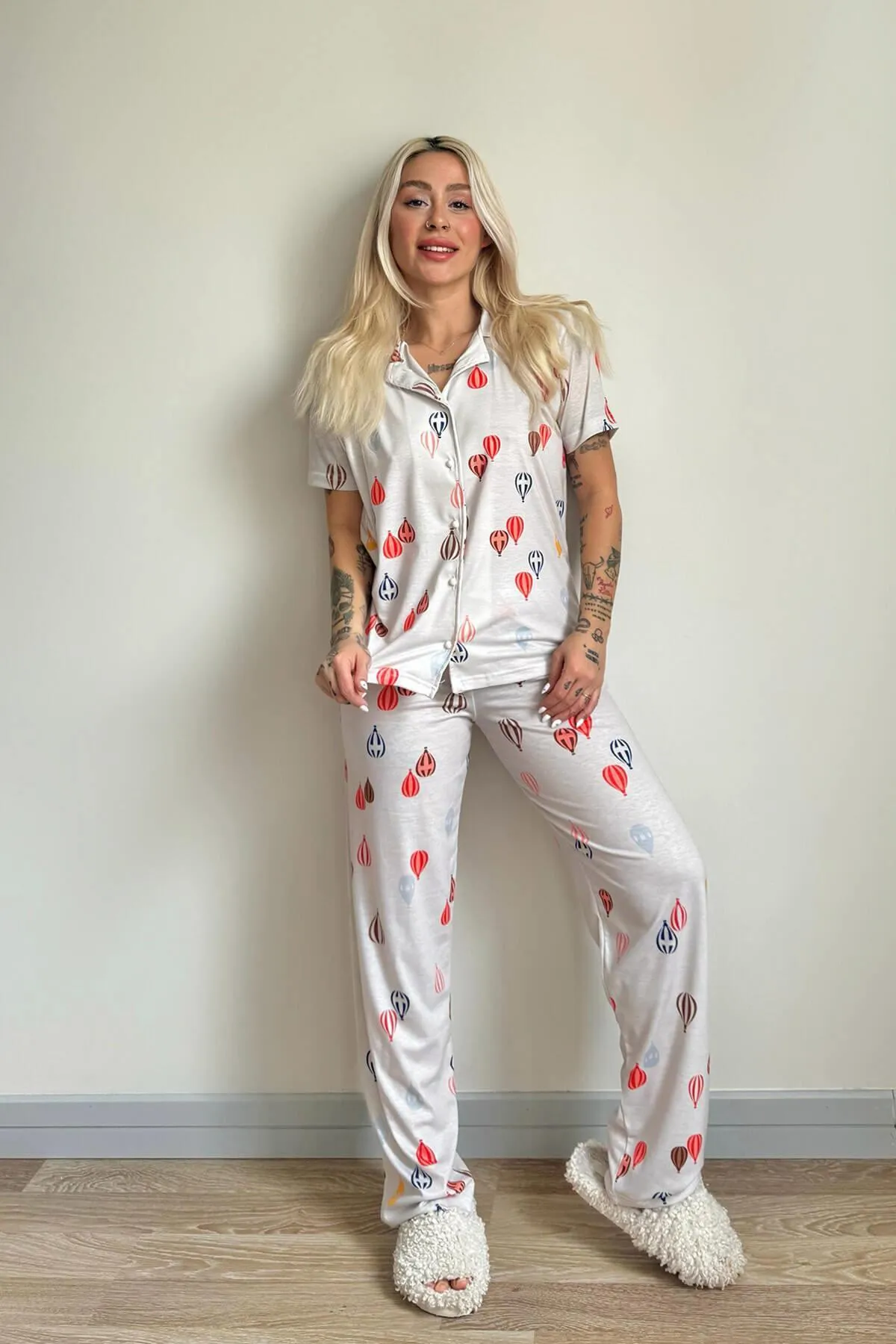 Pijamaevi  Kurzärmliges Pyjama-Set für Damen mit Ballonmuster und Knopfleiste vorne