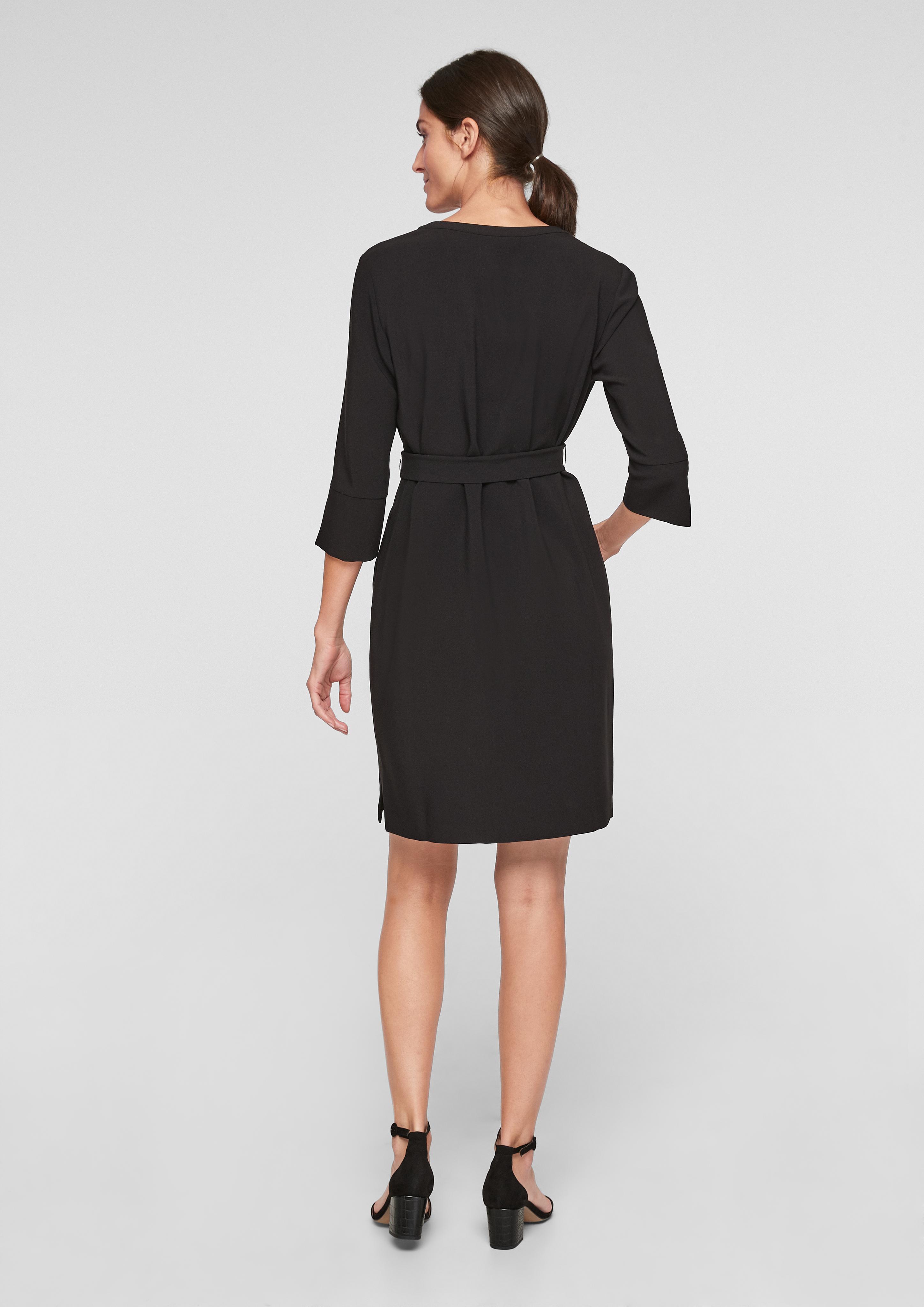 Elegantes Stretchkleid mit Gürtel  01.899.82.X157-9999