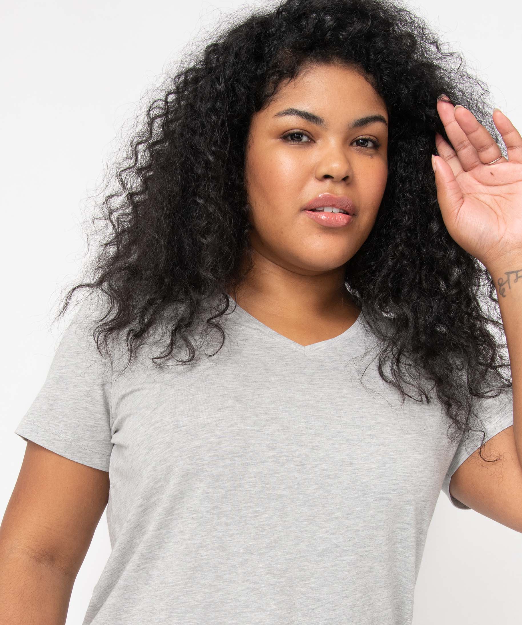 Tee-shirt femme grande taille avec col V gris | GEMO
