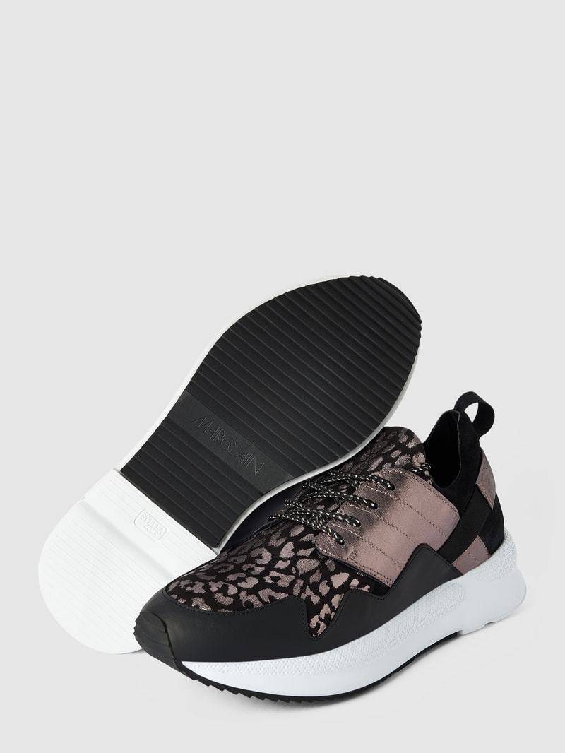 Sneaker mit Label-Detail in anthrazit