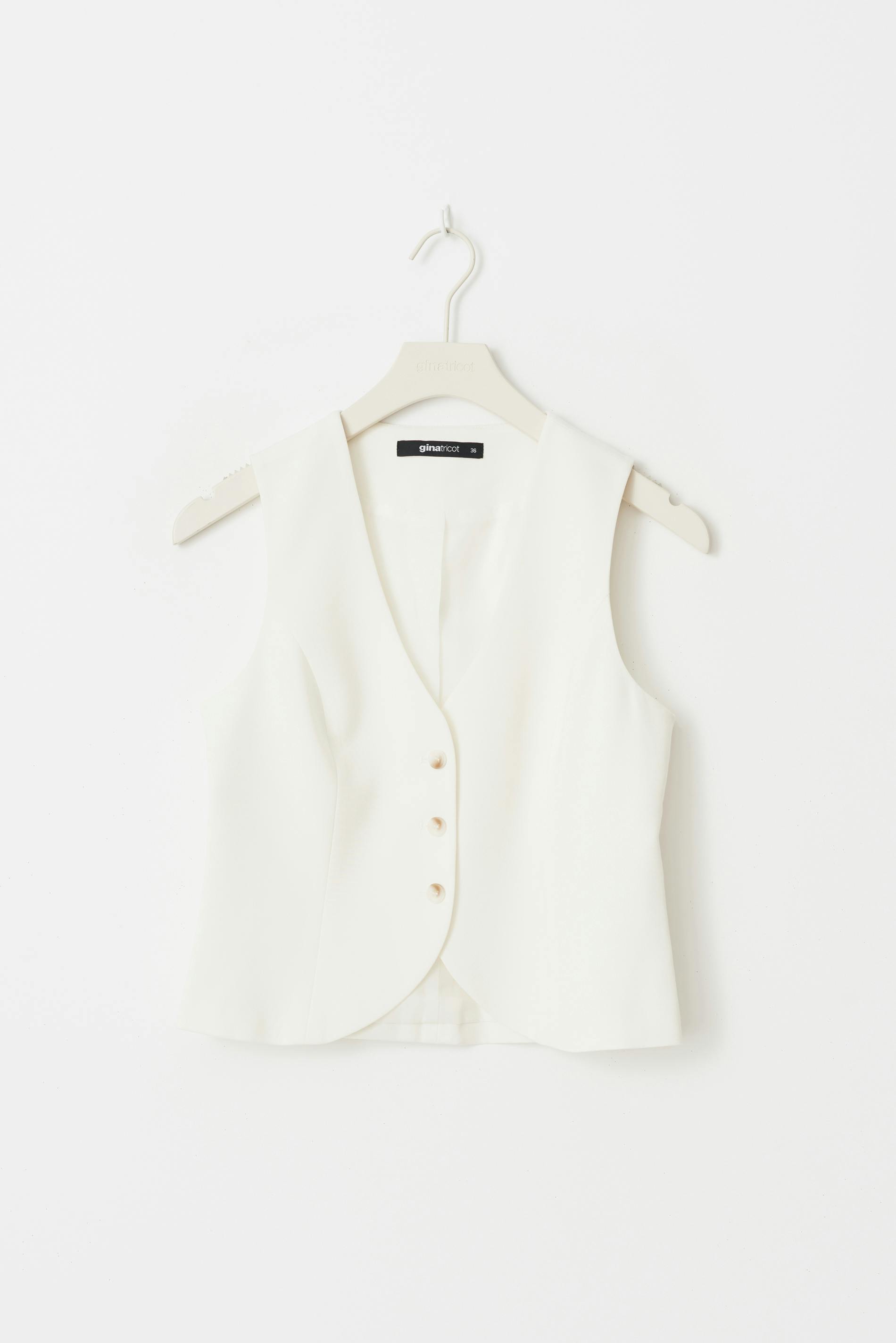 Short v-neck vest