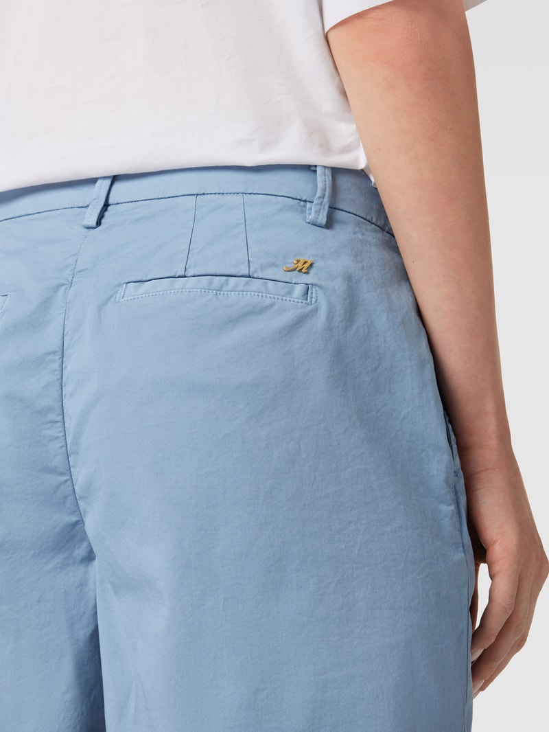 Straight Fit Bermuda mit Anhänger in metallic Modell 'JACQUELINE' in hellblau