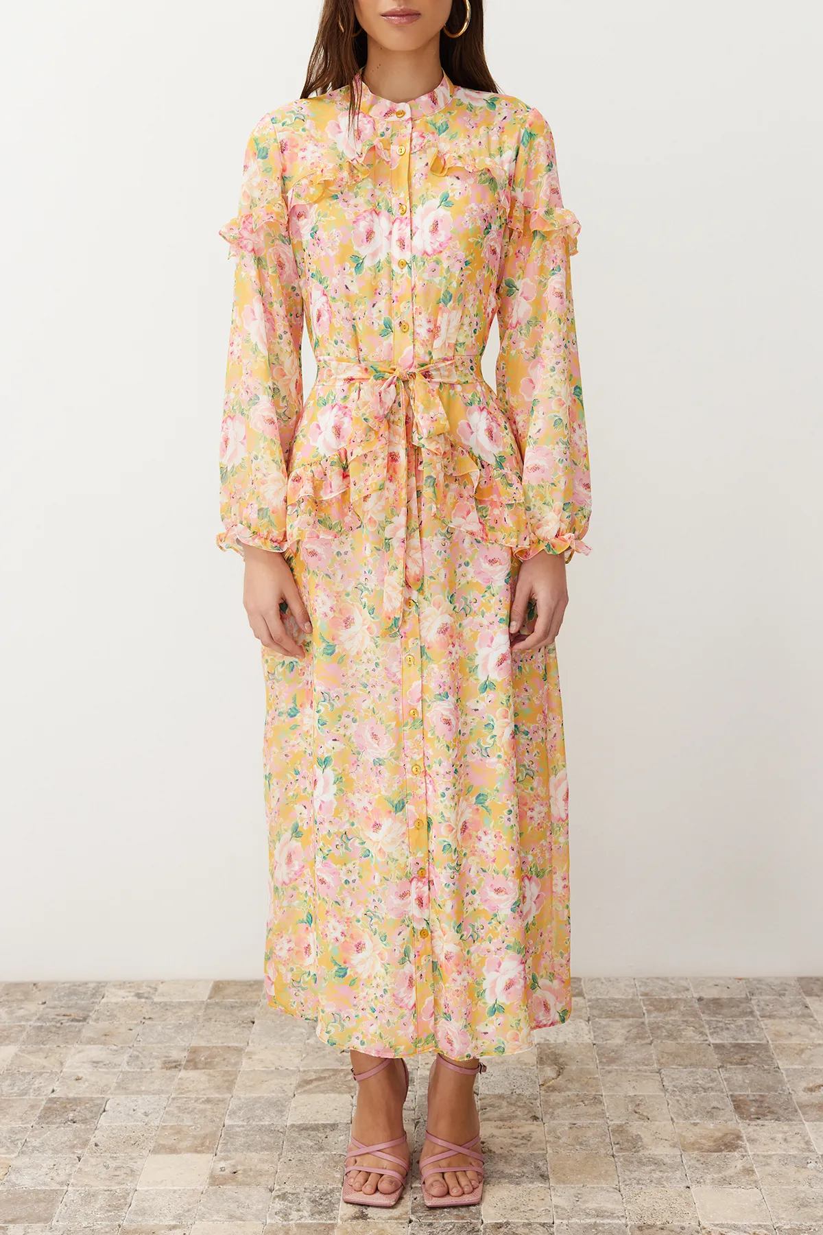 Trendyol Modest  Orangefarbenes, gefüttertes Kleid aus gewebtem Chiffon mit Blumenmuster und Rüschendetail TCTSS24EB00003