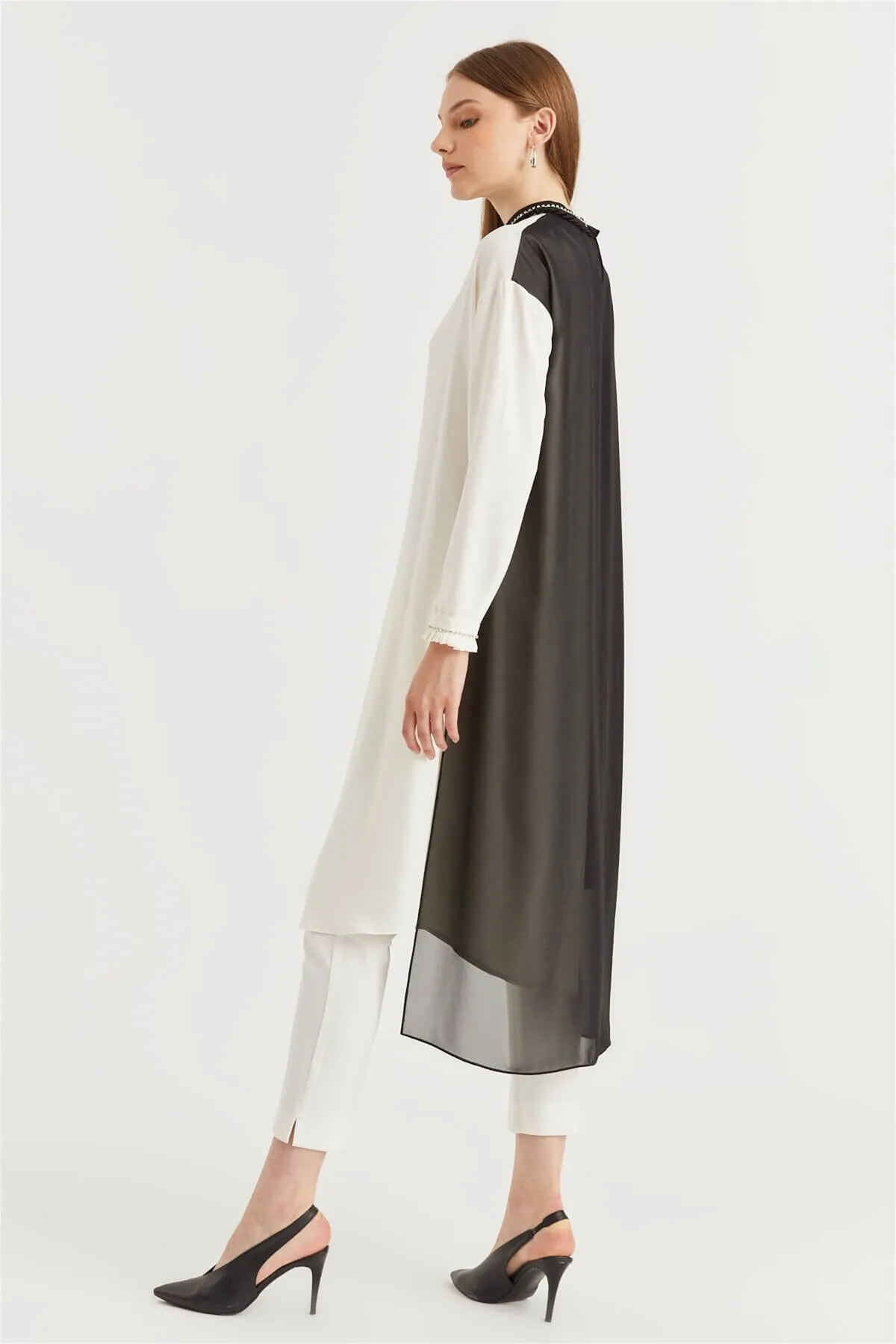 Zühre  Kragenbestickte, detaillierte Chiffon-Tunika in Schwarz/Ecru T-1094