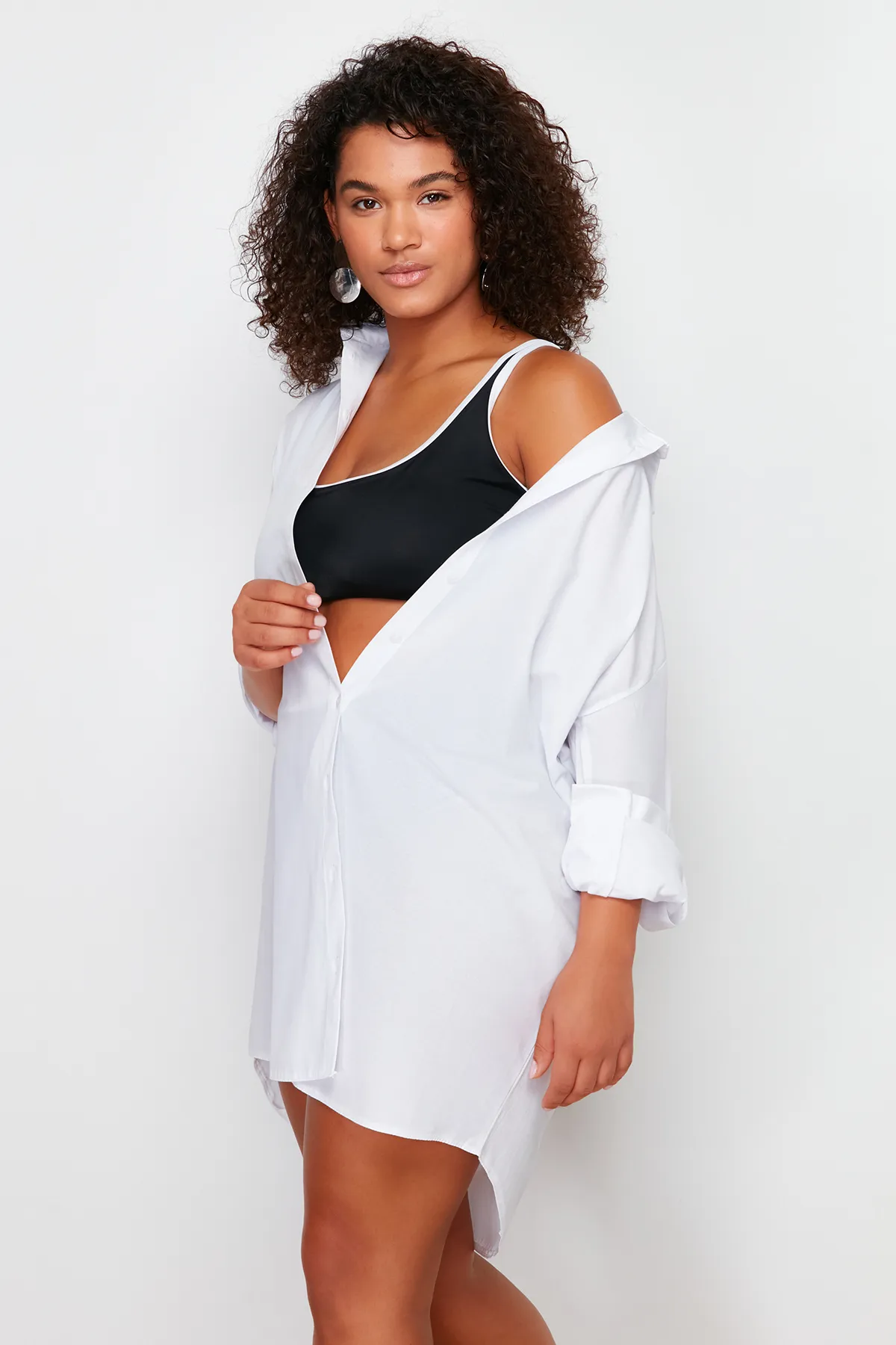Trendyol Curve  Weißes gewebtes Hemd TBBSS24AX00015