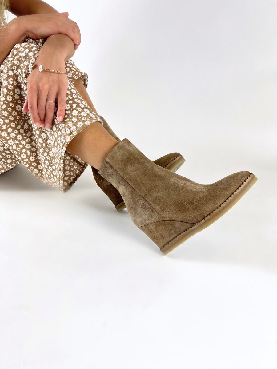 The Seller  RS 2357 - Taupe