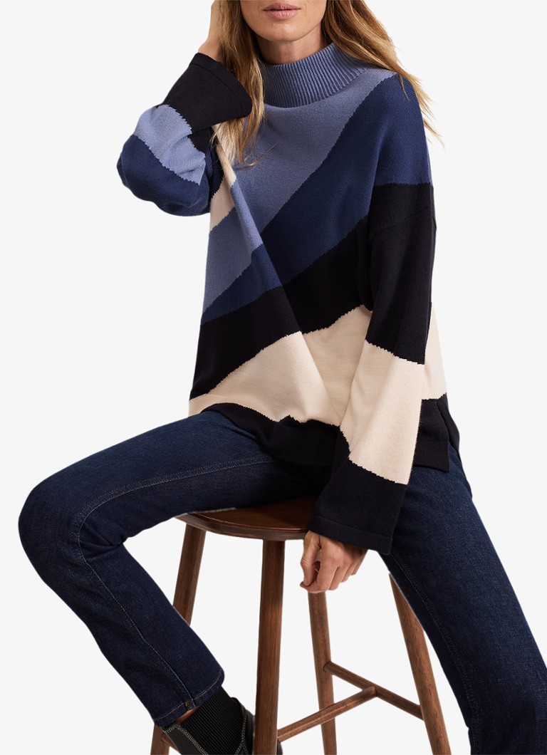 Pulover Phase Eight Sabrina, tricotat fin, cu blocuri de culoare.