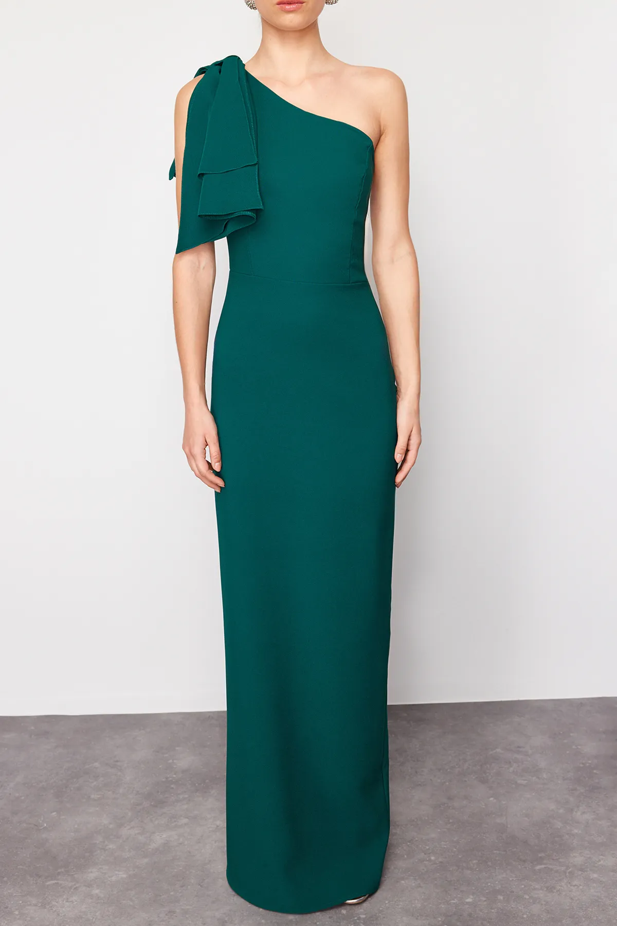 Trendyol Collection  Smaragdgrünes langes Abendkleid mit Taillenöffnung/Skater-Muster TPRSS23AE00095