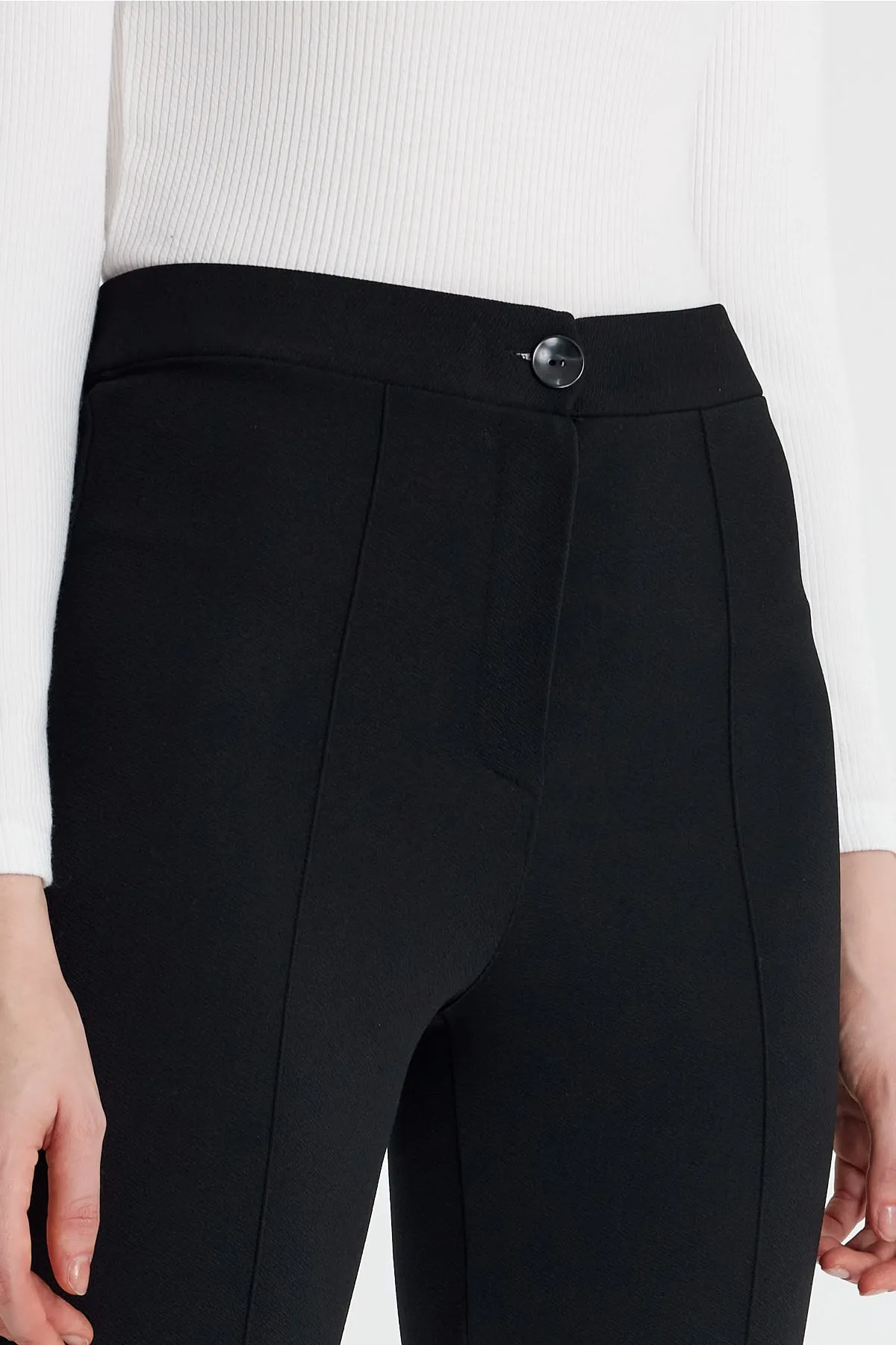 macharelbasic  Schwarze Palazzo-Hose mit hohem Bund und schmaler Passform und ausgestelltem Bein für Damen