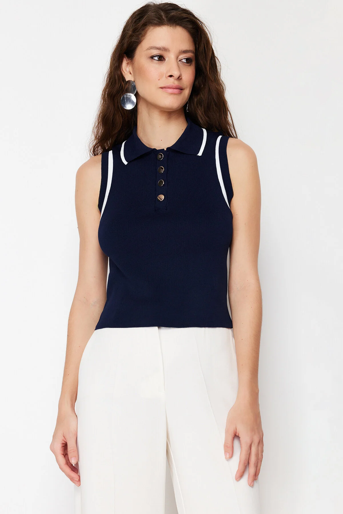 Trendyol Collection  Marineblaue Rollkragen-Strickbluse mit Rollkragen TWOSS24BZ00244