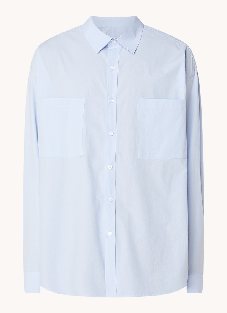Camisa oversized Gus da Frankie Shop com bolsos no peito.