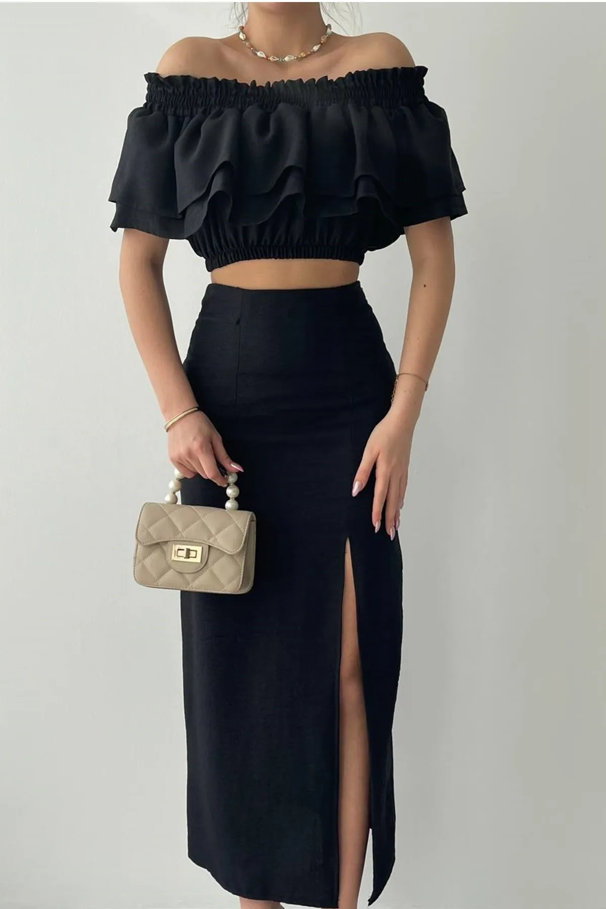 vuvutasarım  Schwarze Rüschenbluse aus Leinenstoff und Midirock mit Schlitzdetail, Doppelset, Design 228