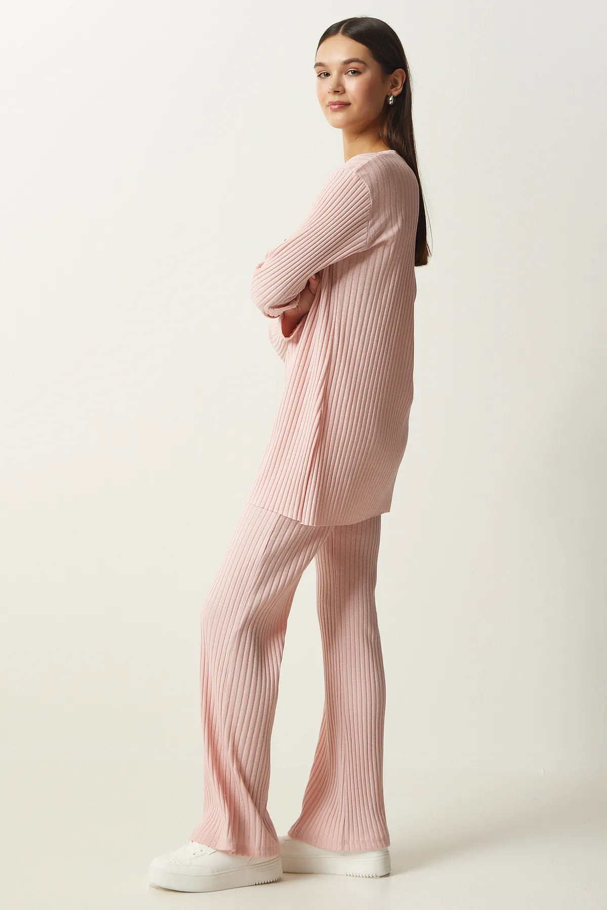 Happiness İstanbul  Damen-Set aus schnurgebundener Strickbluse und Hose in Puderfarbe OW00008