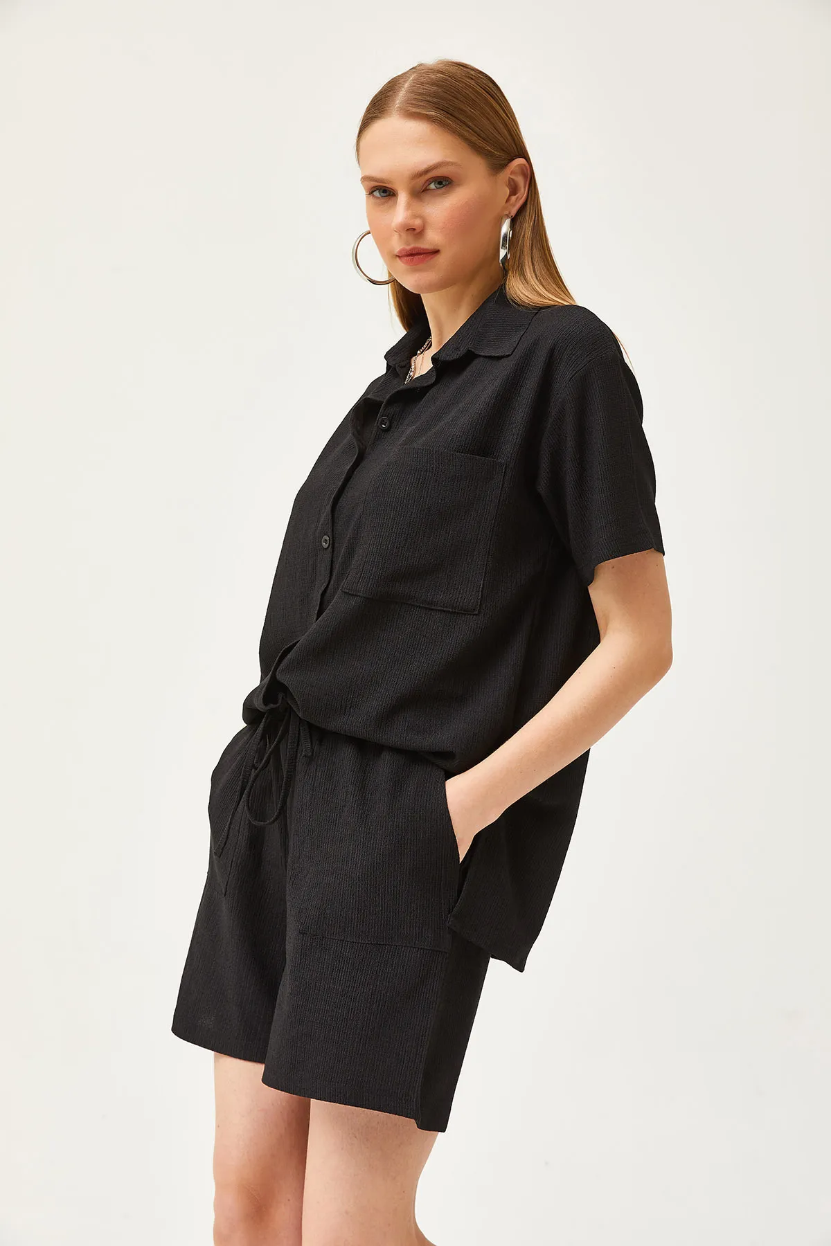 Olalook  Schwarzes Damen-Set mit Oberteil, Hemd, Unterteil und Shorts, TKM-19000284