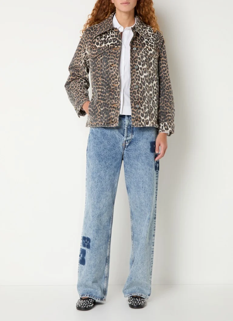 Jachetă Ganni din denim din bumbac organic cu imprimeu leopard.