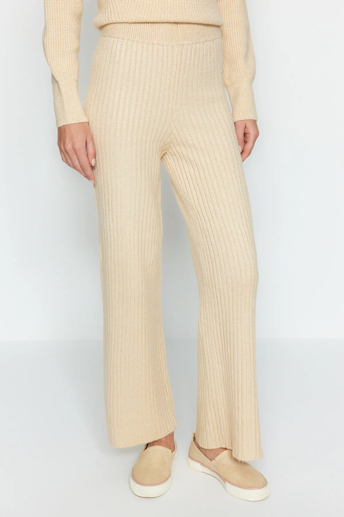 Trendyol Collection  Beiges Strickoberteil- und -unterteil-Set aus der Care Collection TWOAW24AU00097