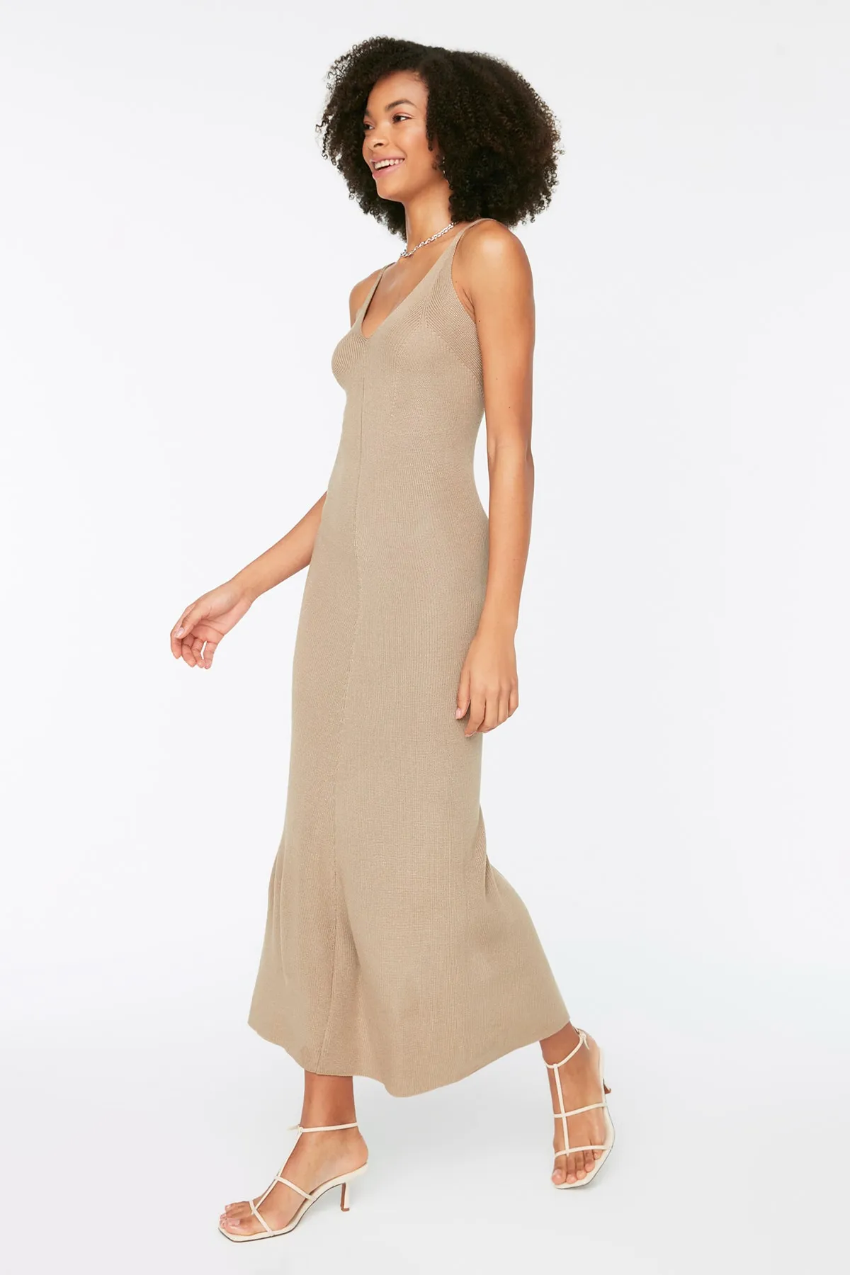 Trendyol Collection  Nerz MaxiTrikot Basic Kleid TWOSS20EL1574