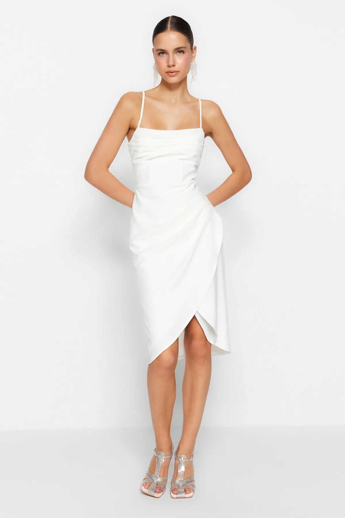 Trendyol Collection  Ecru Zweireihiges, gefüttertes, gewebtes Hochzeits-/Hochzeits-Elegantes Abendkleid TPRSS23EL00093