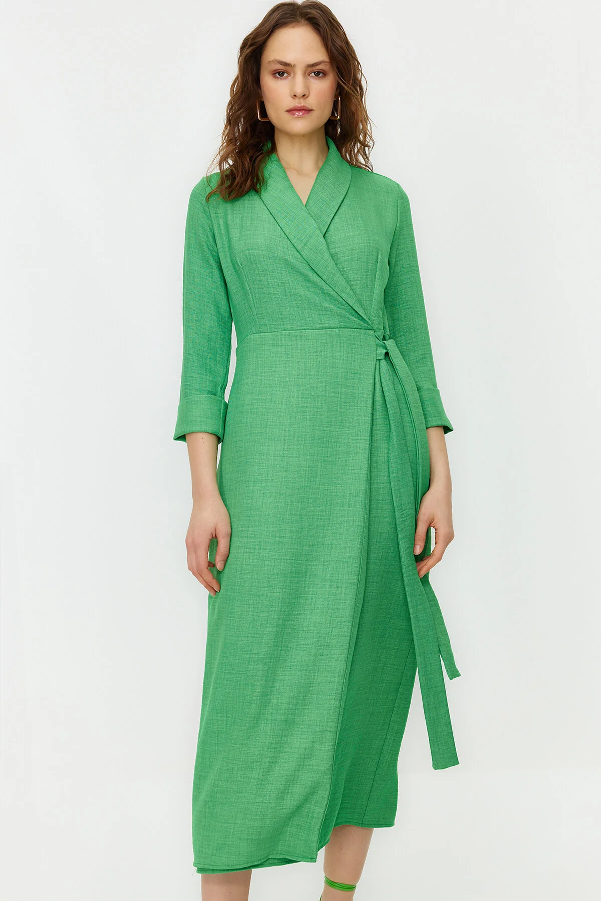 Trendyol Modest  Khakifarbenes, zweireihiges Webkleid in Leinenoptik TCTSS24EB00021