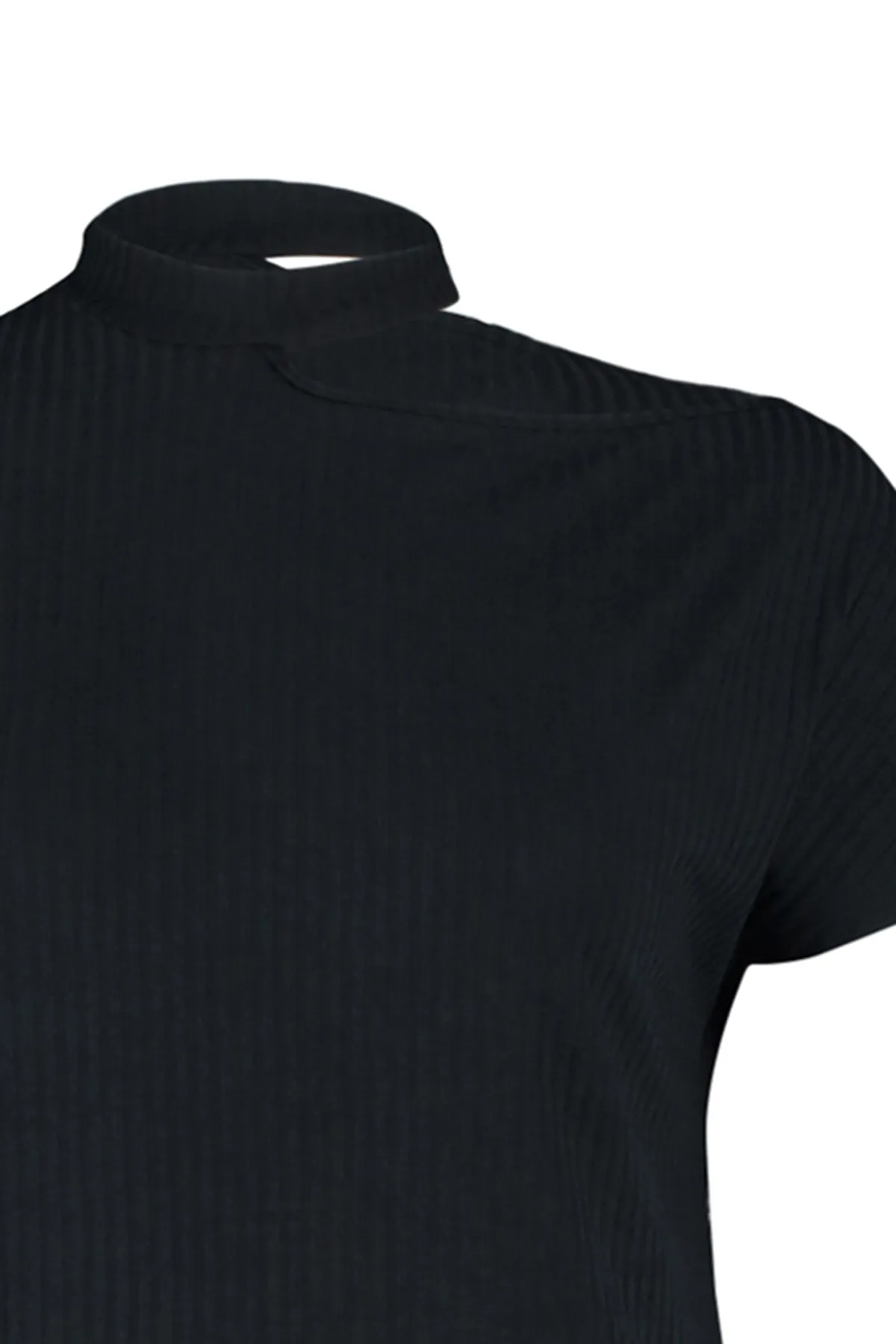 Trendyol Curve  Schwarze, detaillierte Strickbluse mit Ausschnitten TBSSS22AF0009