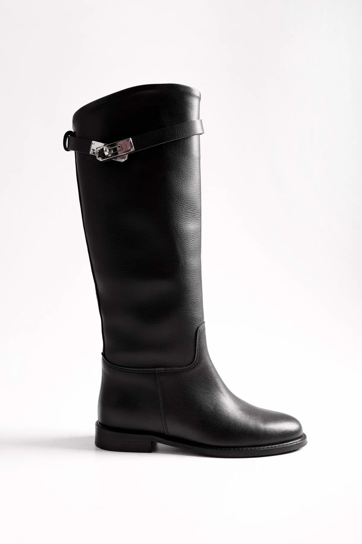 Shoeberry  Damen-Reitstiefel Larissa aus schwarzem Leder mit Schnallen. Schwarzes Leder