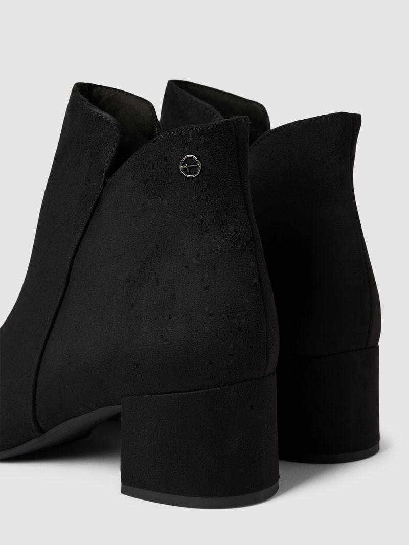 Stiefel mit Label-Detail in schwarz