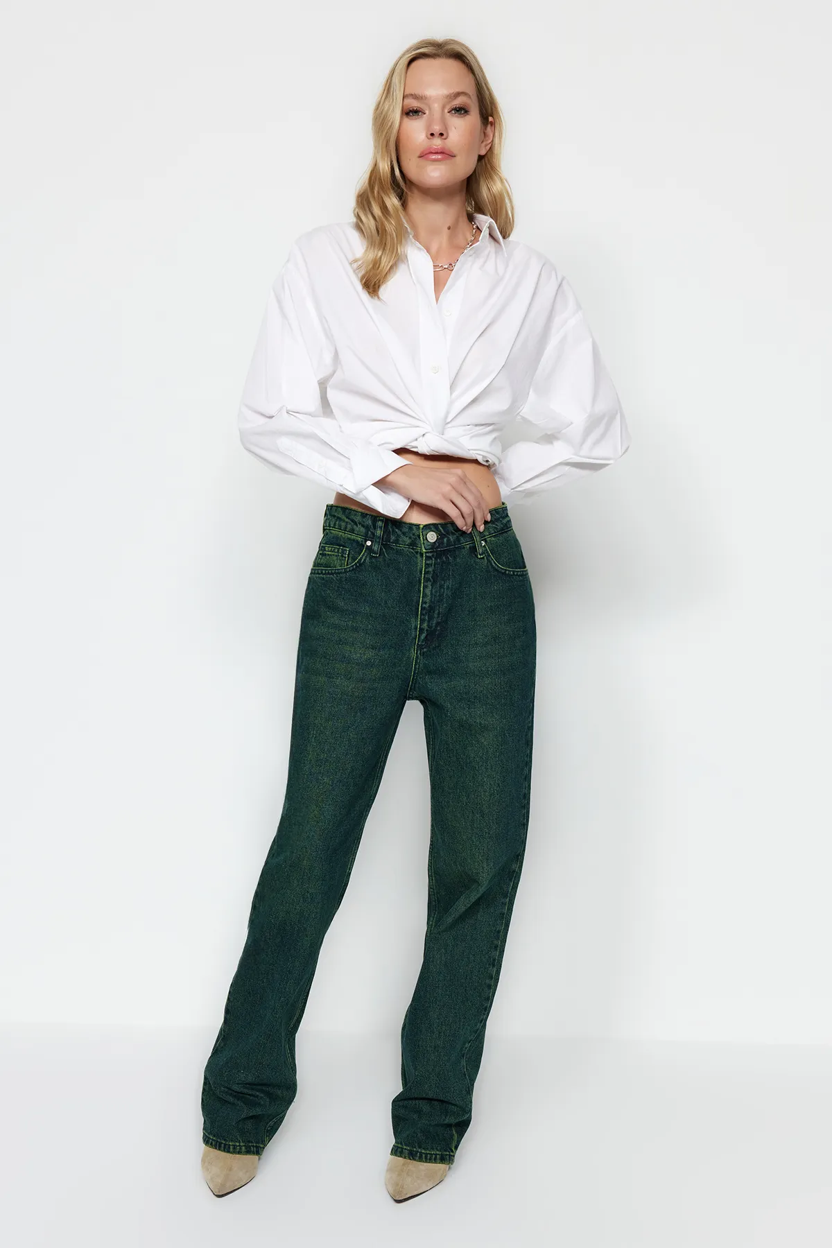 Trendyol Collection  Dunkelblaue Vintage-Jeans mit niedriger Taille und weitem Bein in blassem Effekt TWOAW24JE00304