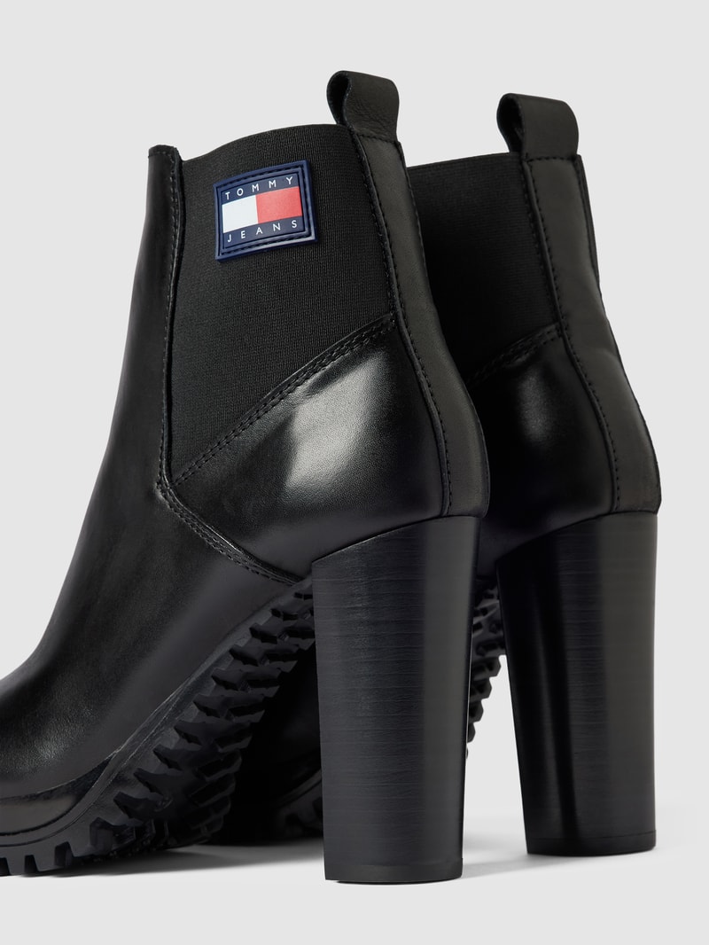 Stiefeletten aus Leder-Mix in schwarz