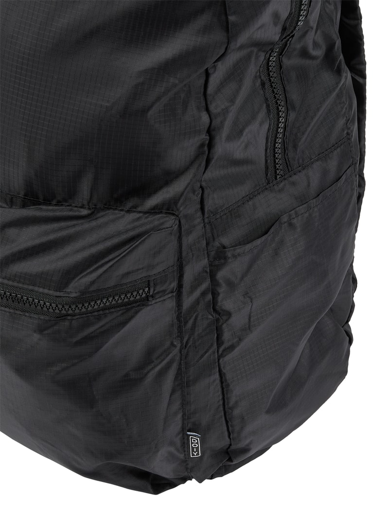 Rucksack mit Zweiwege-Reißverschluss Modell 'Nomad Yin Yang' in schwarz