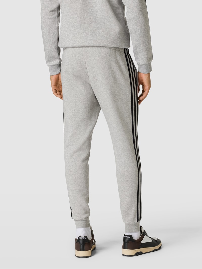 Sweatpants mit Label-Stitching in mittelgrau meliert