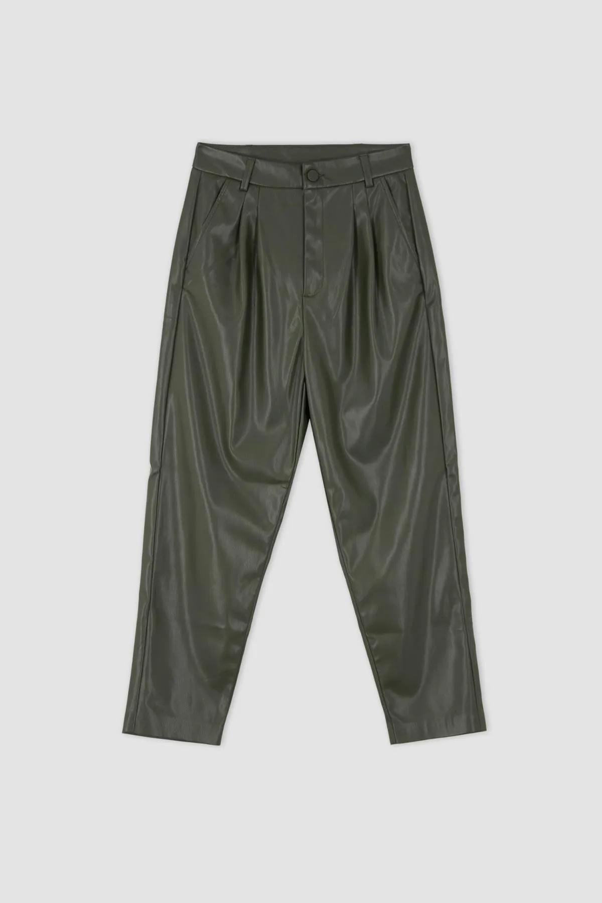 DeFacto  Karottenhose aus Kunstleder mit Taschen und Taschen
