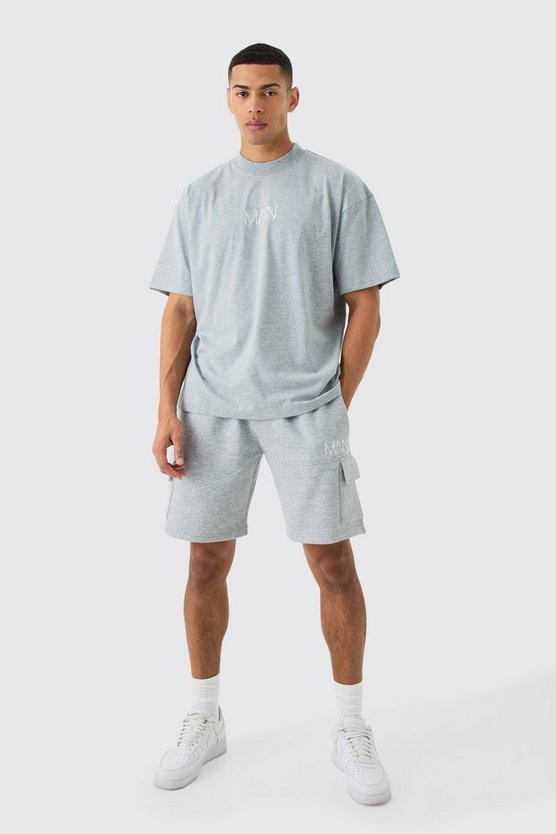 Oversize Man T-Shirt & Cargo-Shorts