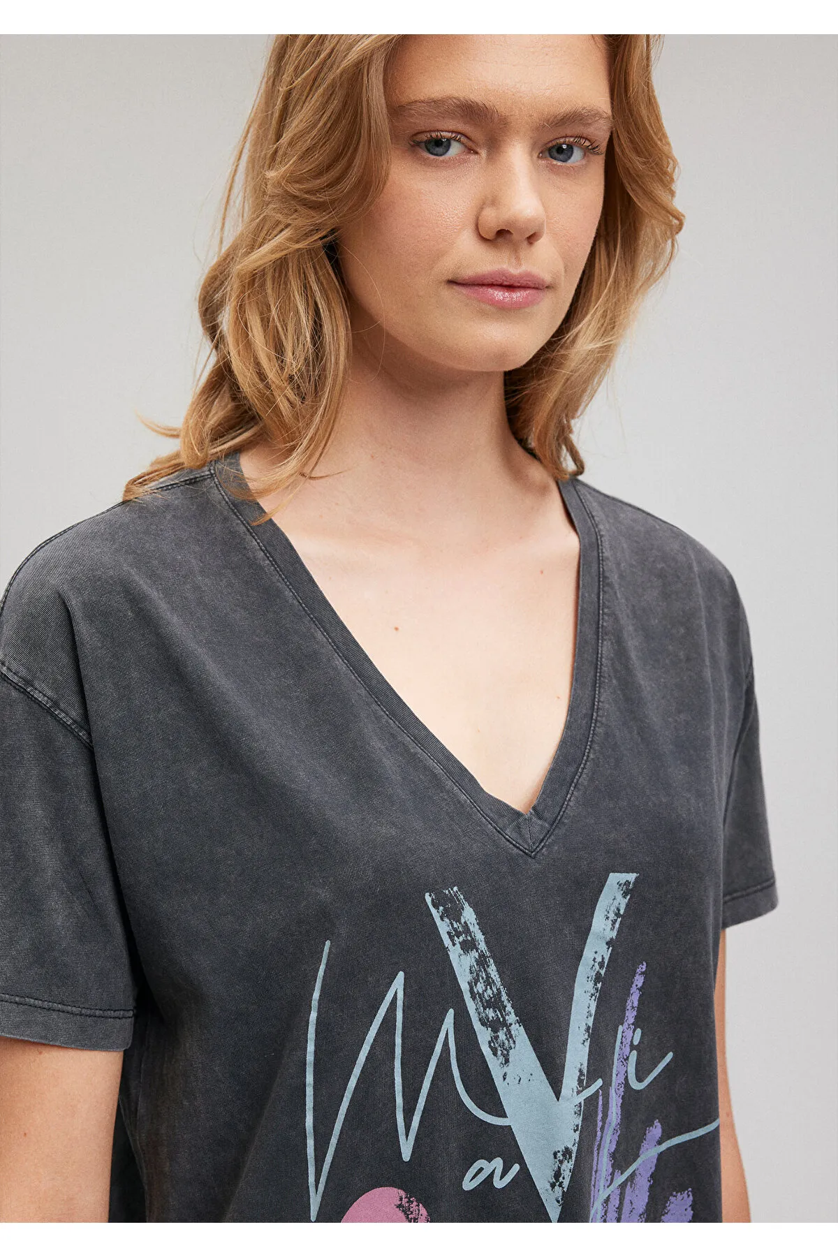 Mavi  Bedrucktes graues Istanbul-T-Shirt mit normaler Passform und normalem Schnitt 1601176-900