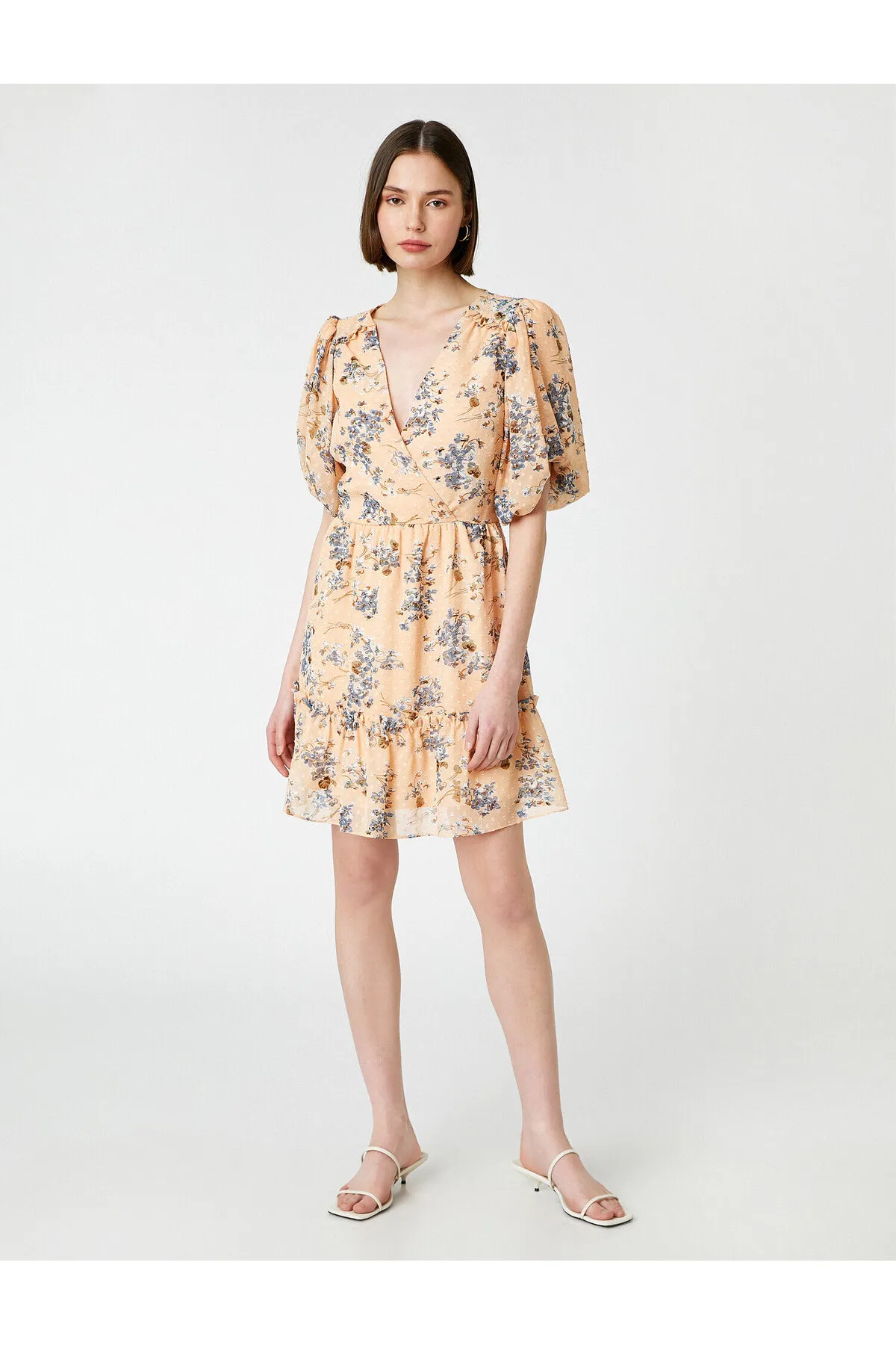 Koton  Geblümtes Rüschenkleid mit Ballonärmeln