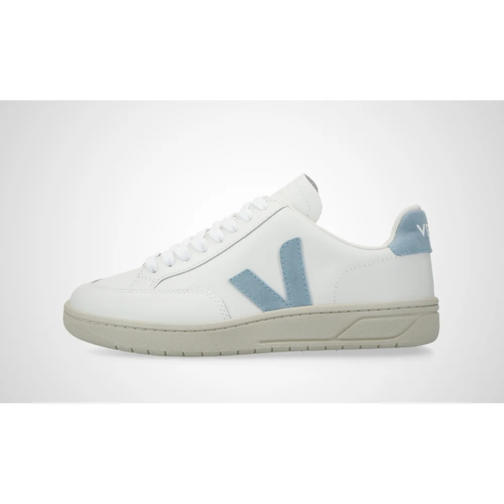 VEJA V-12 Leather 