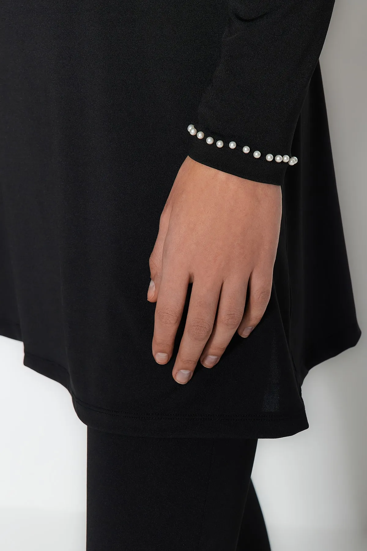 Trendyol Modest  Schwarzer, mit Steinen bestickter, vollständig bedeckter gestrickter Lycra-4-teiliger Badeanzug-Satz TCTSS23CF00040