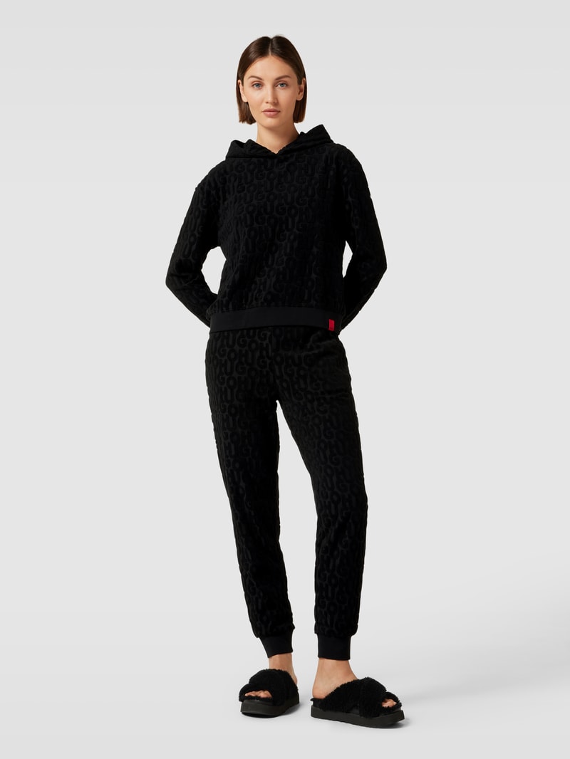 Jogpants mit Allover-Label-Muster aus Frottee Modell 'TERRY ME' in schwarz