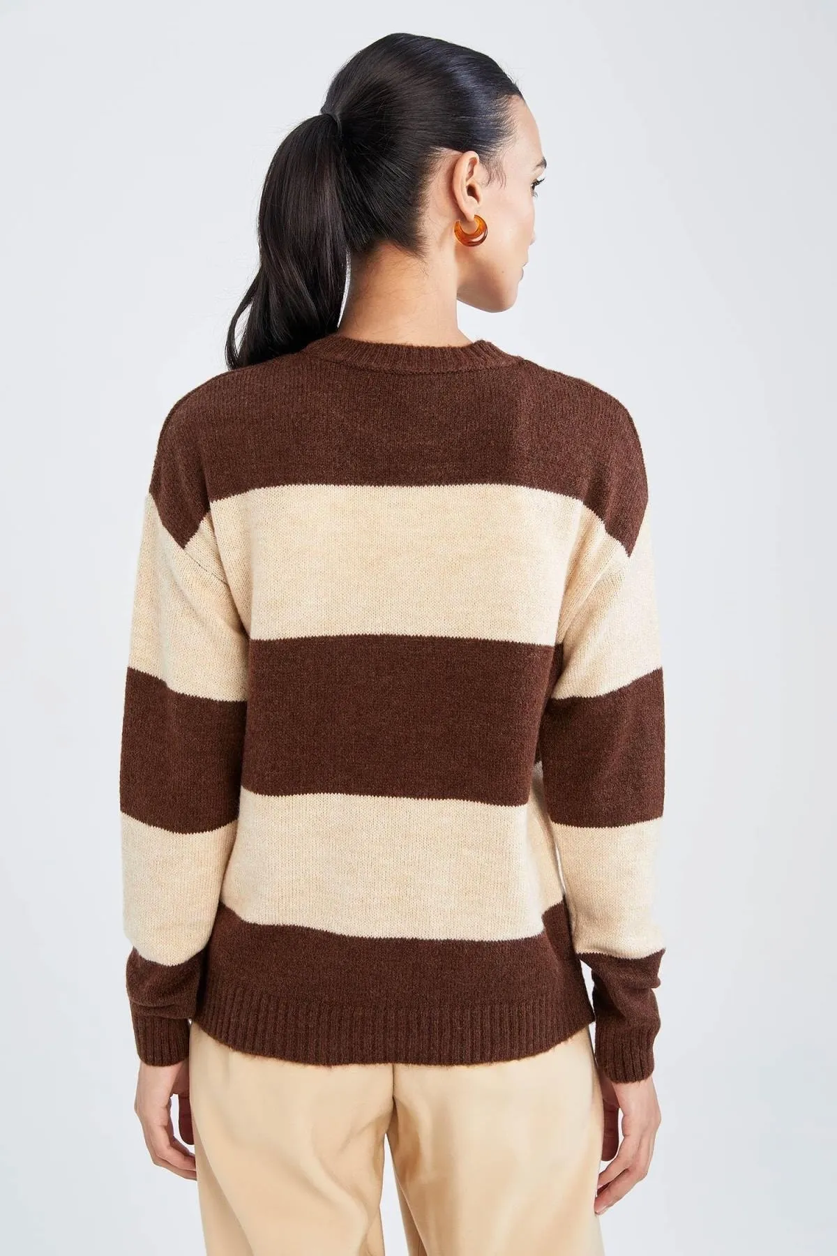 DeFacto  Pullover mit normaler Passform und Rundhalsausschnitt
