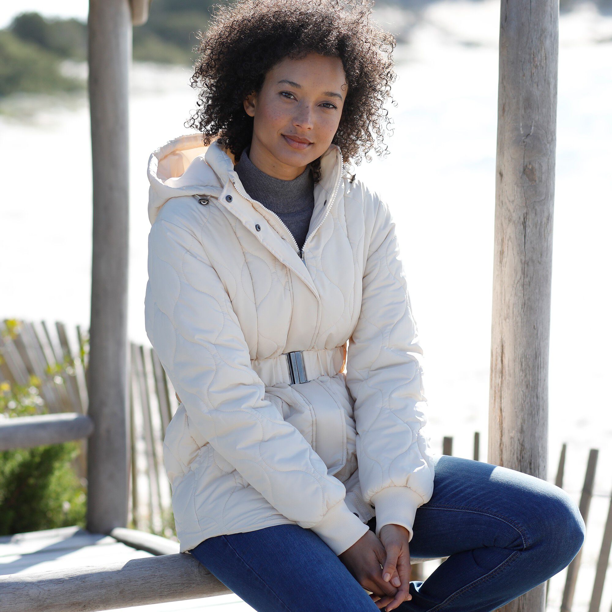 Parka matelassée mi-longue ceinturée