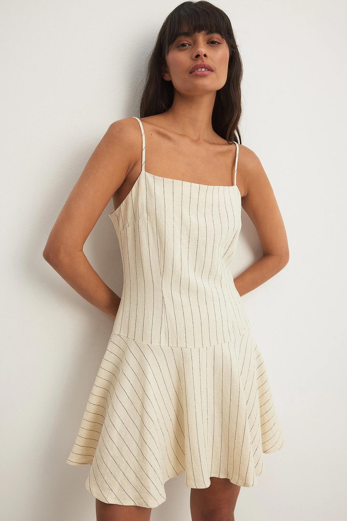 Nadelstreifen-Minikleid aus Leinen-Mix