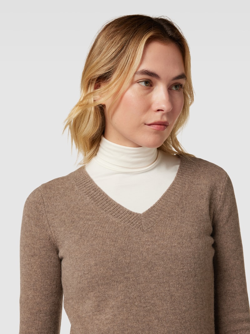 Strickpullover aus Wolle mit V-Ausschnitt in haselnuss braun