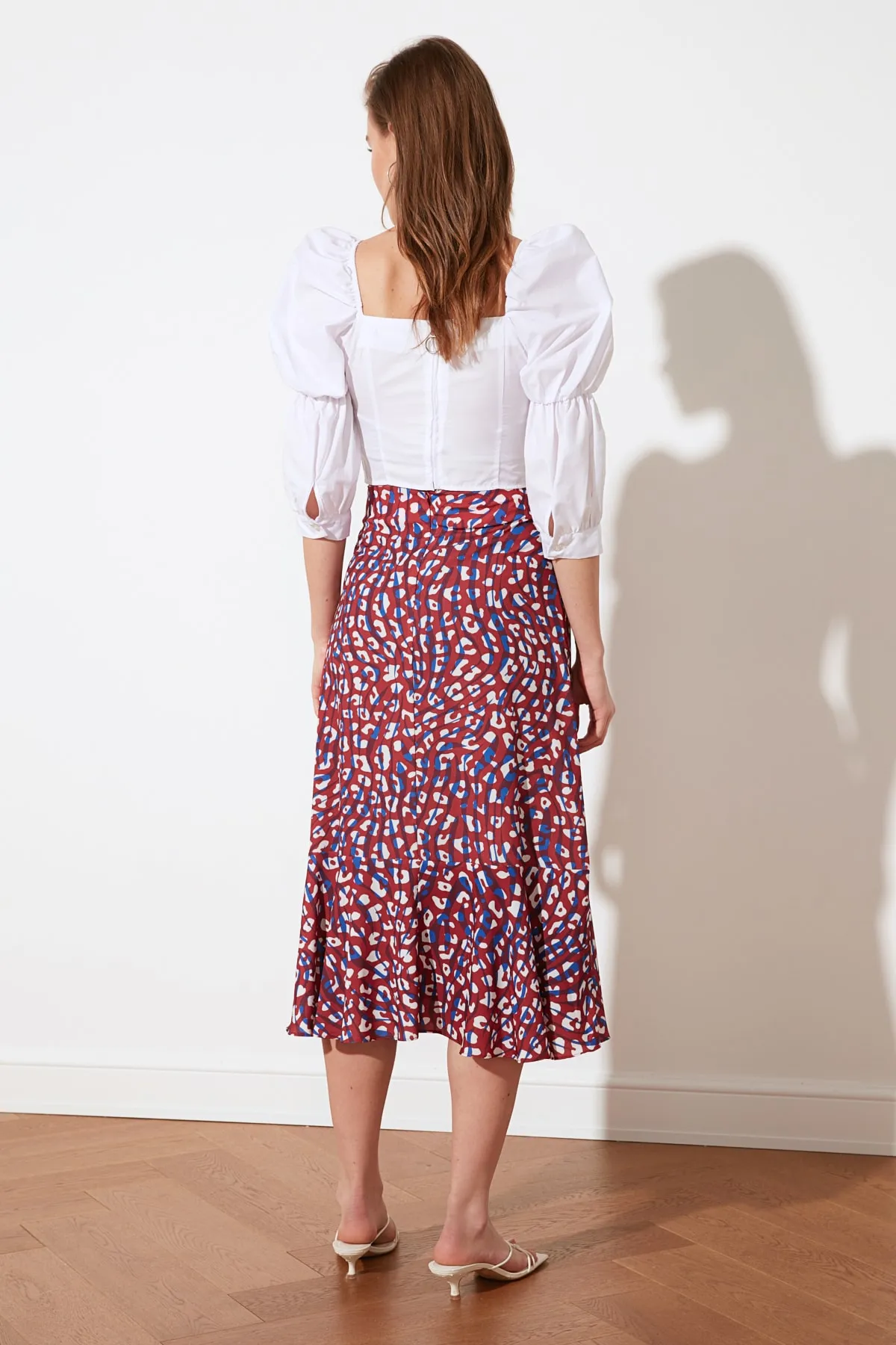 Trendyol Collection  Mehrfarbiger gewebter Midirock aus Viskosestoff mit Volants und Tiermuster TWOSS19FG0026