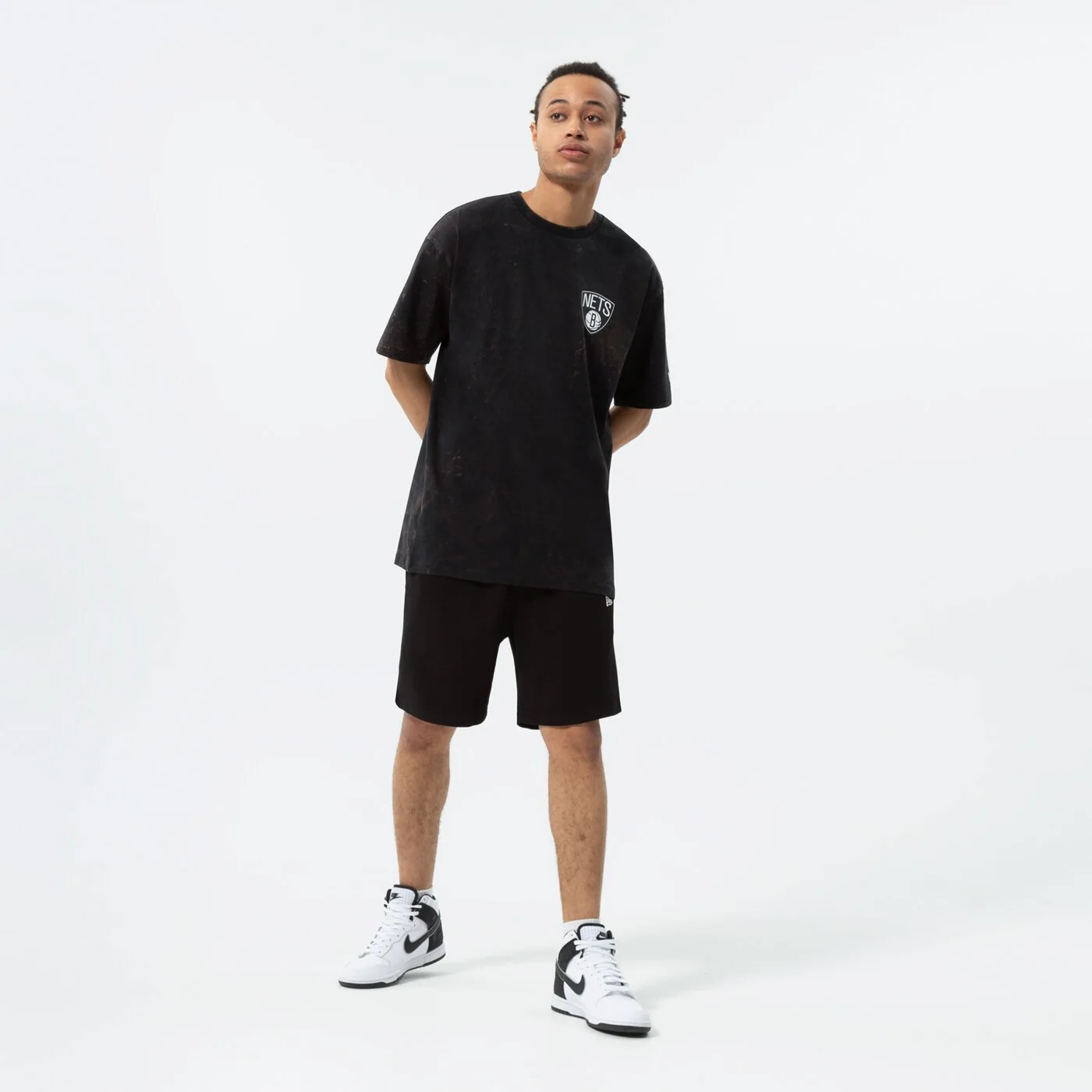 NEW ERA SHORTS ESSENTIAL SHORT Schwarz