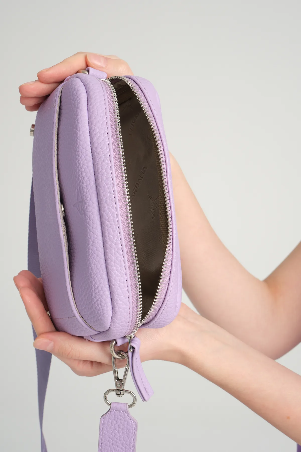Garbalia  West verstellbare Mini-Damentasche mit Kreuzgriff und Schultergurt in Lila mit Magnet und Reißverschluss
