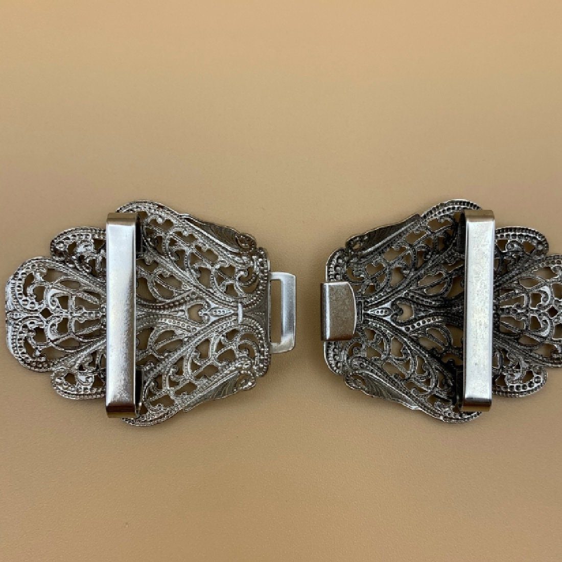 Pezzo D'oro Gürtelschnalle Dirndlschließe,Schürzenschließe,silber, filigrane Form, 2 tlg