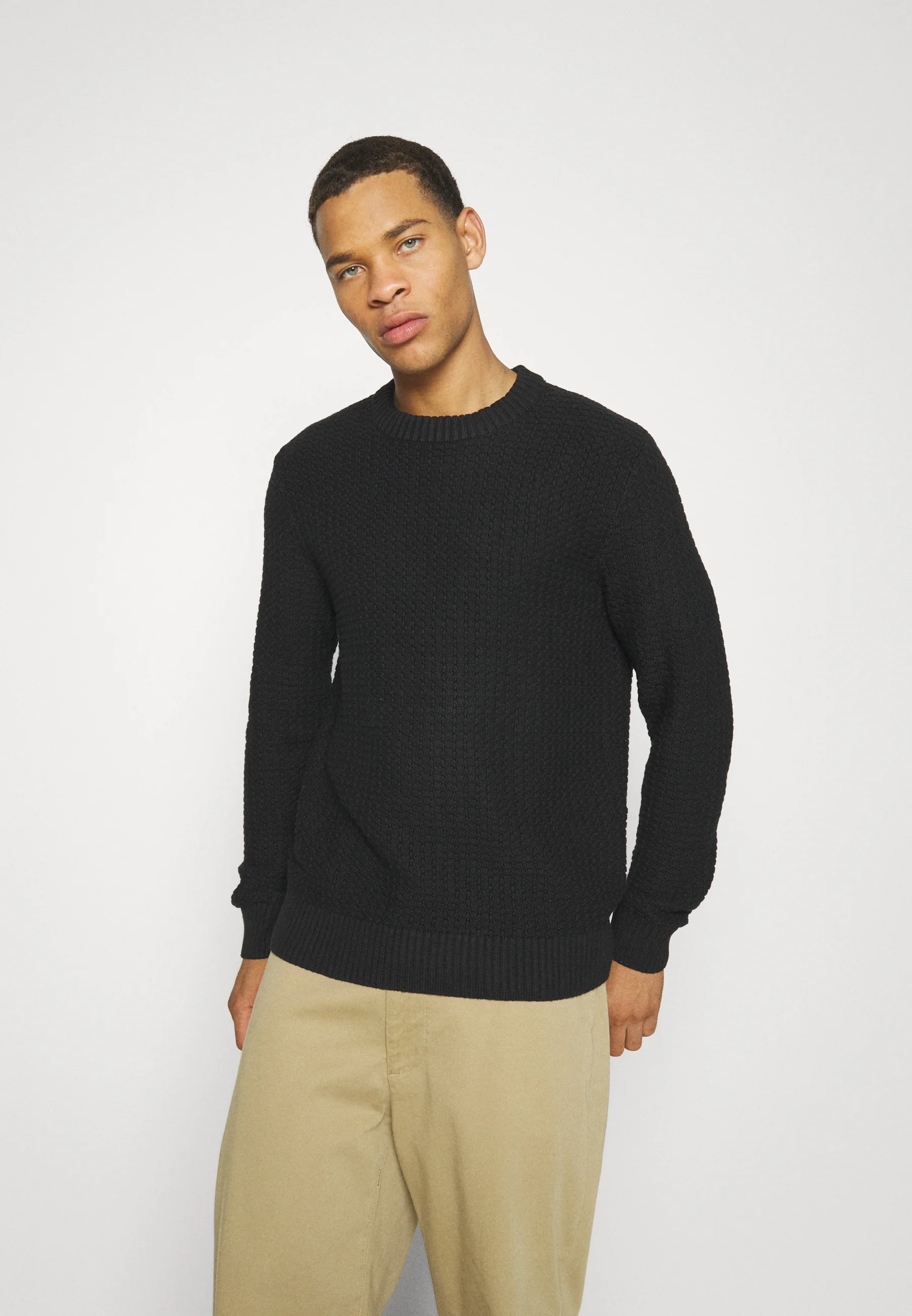 Suéter de cuello redondo con estructura SLHTHIM de Selected Homme